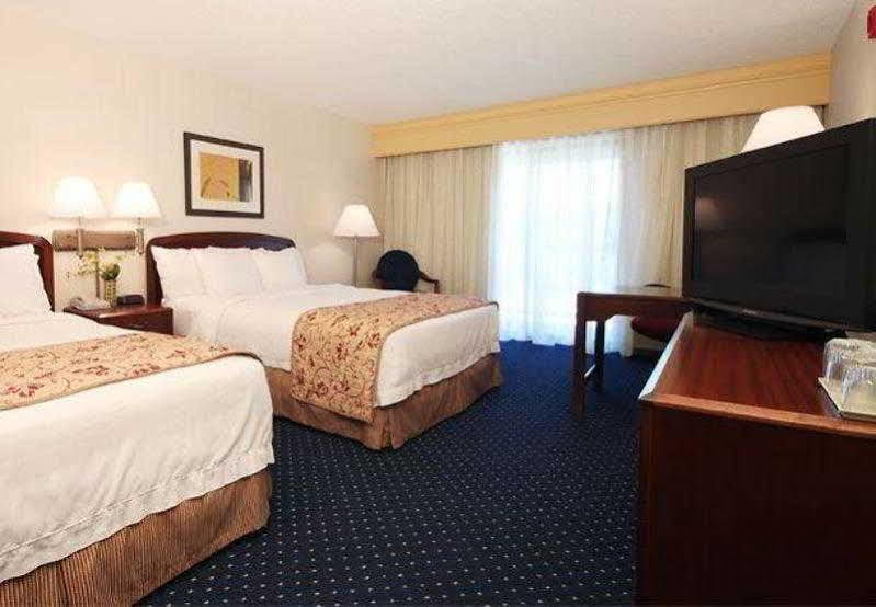 Courtyard By Marriott Topeka Exterior foto