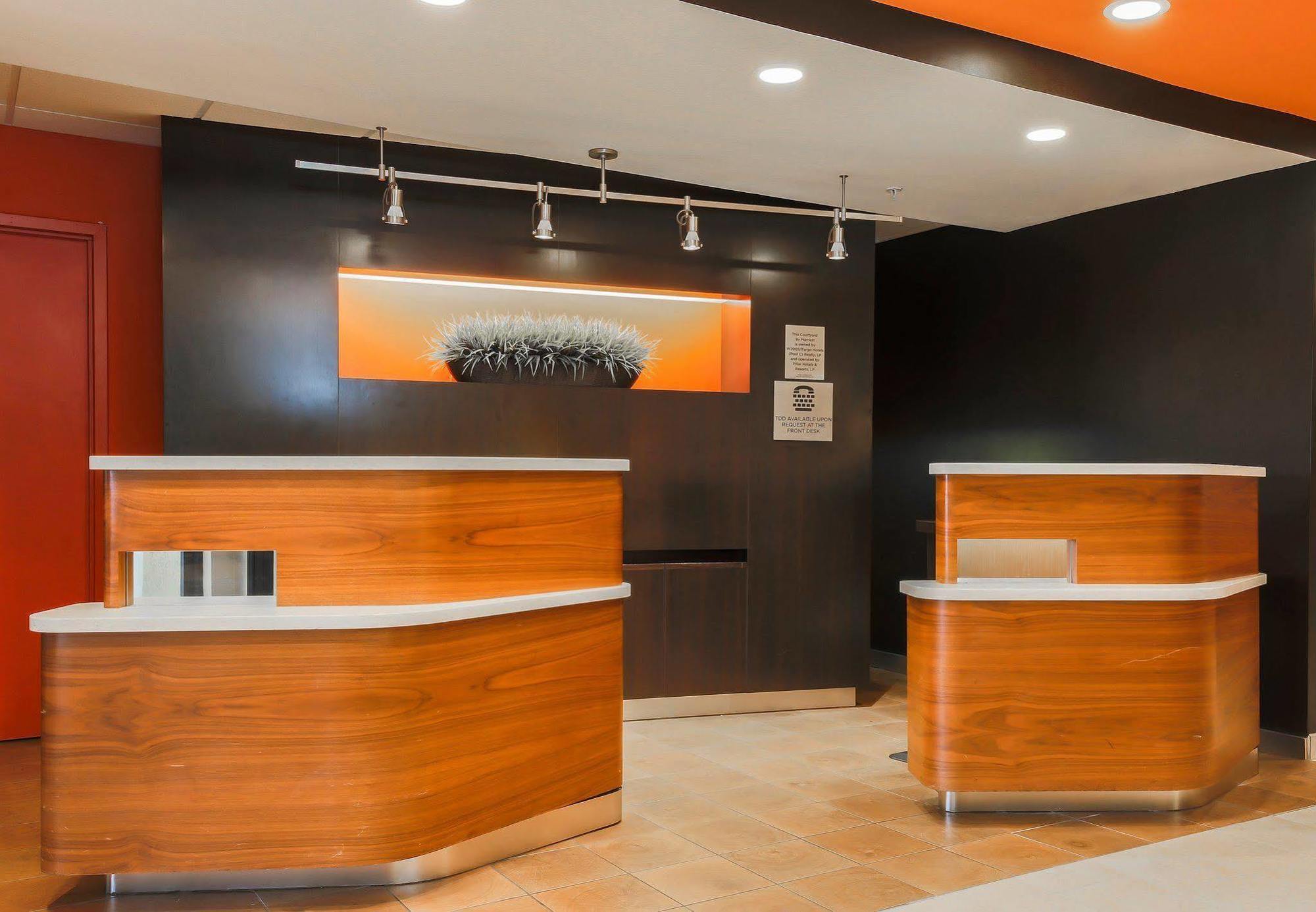 Courtyard By Marriott Topeka Exterior foto